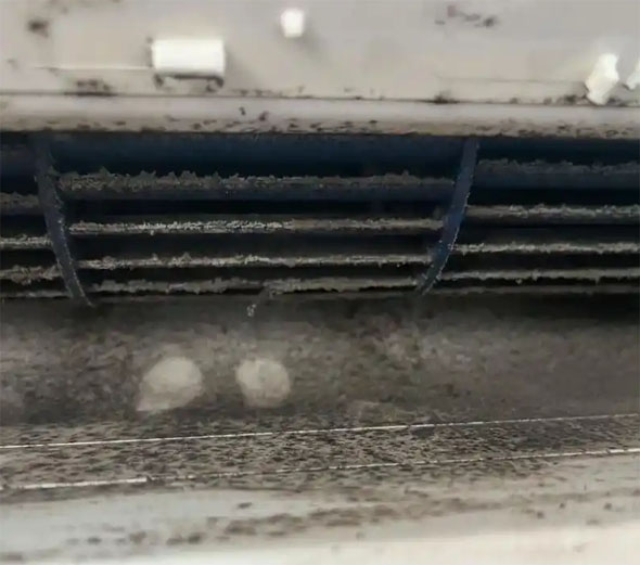 黑河市空调吹的风有股烧焦味是怎么回事